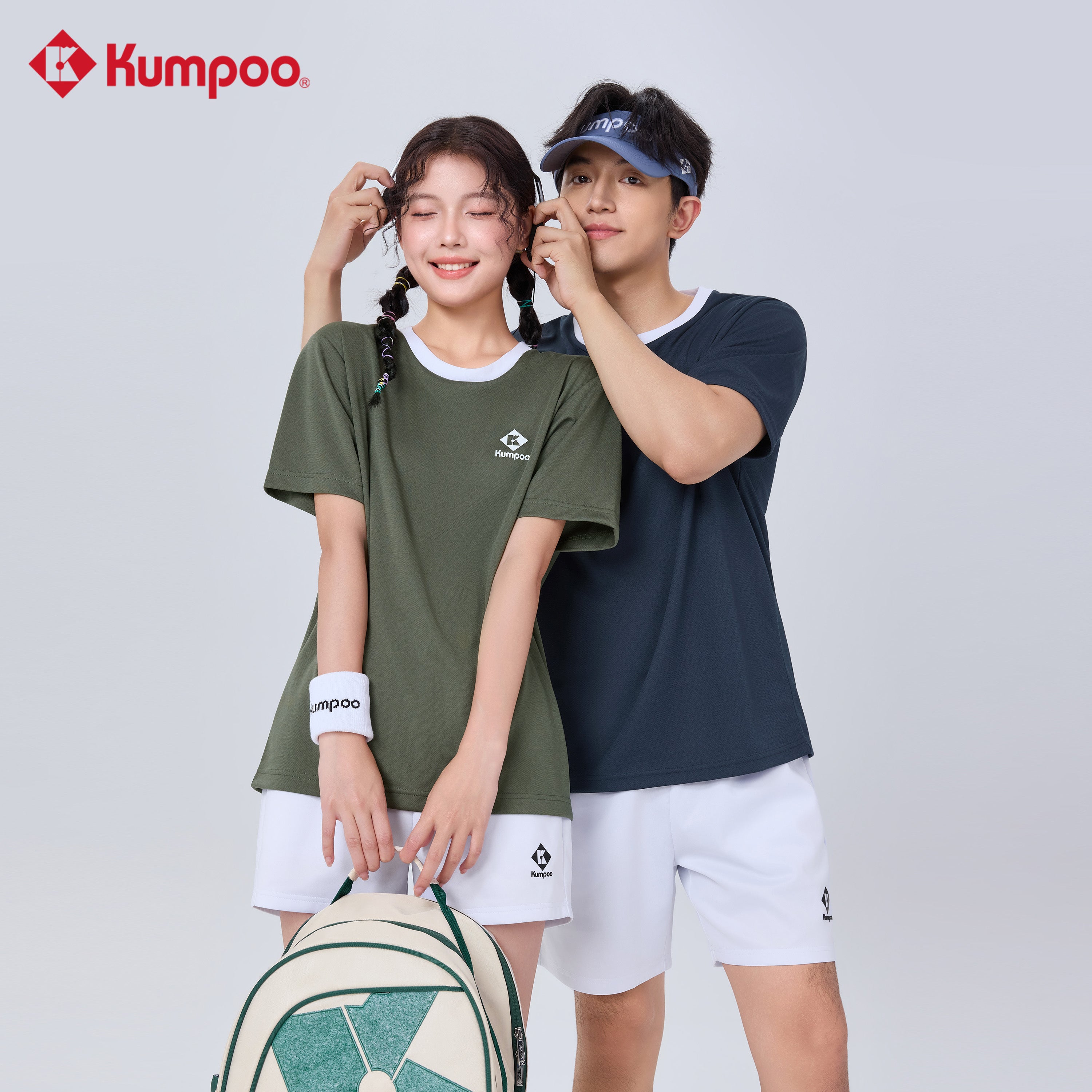 Kumpoo K261U-1224 unisex T-shirt in black, casual tops and T-shirt made from soft cotton fabric, front view.