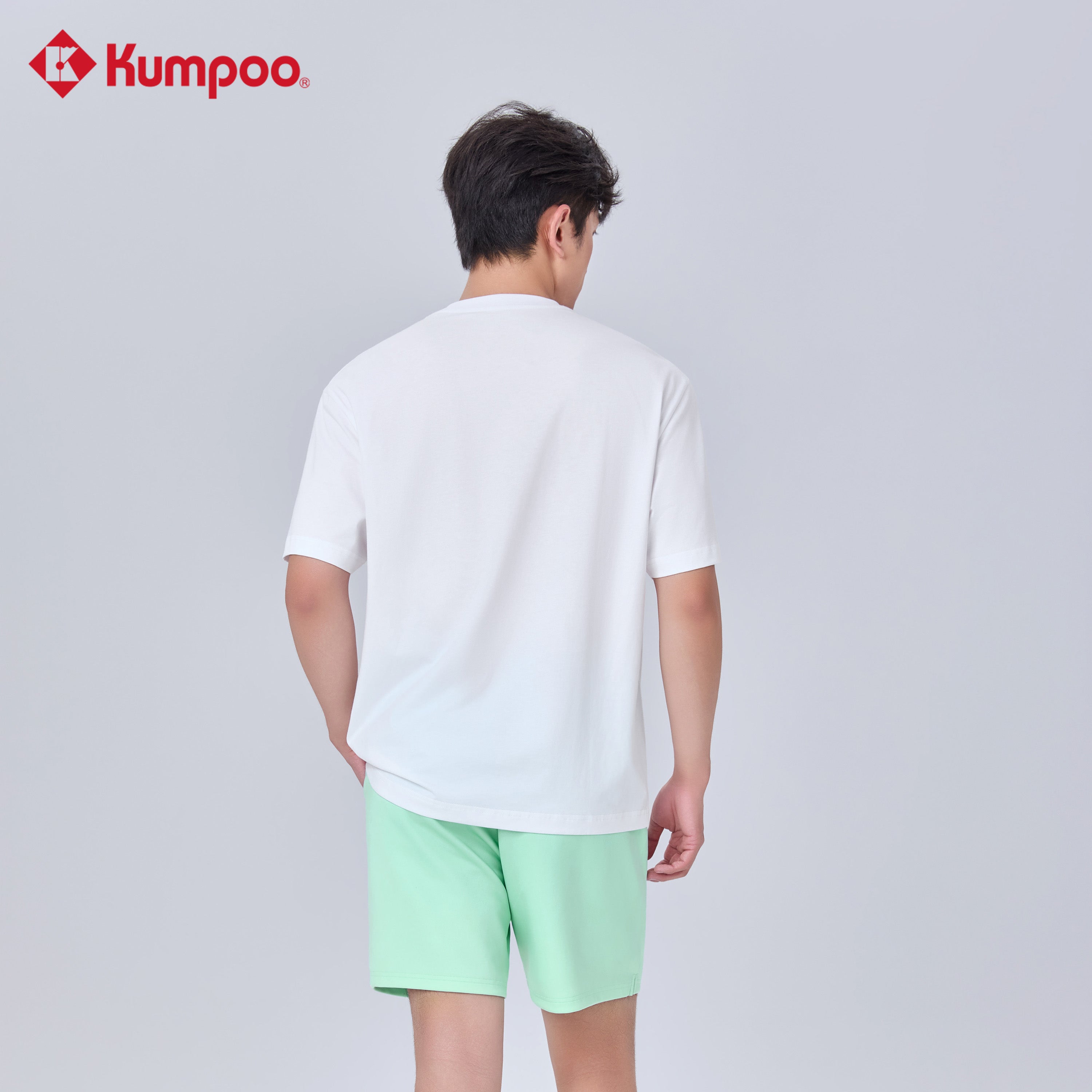 KUMPOO K261M-1173 men's T-shirt in a casual design, featuring a comfortable fit and short sleeves, made from soft fabric.