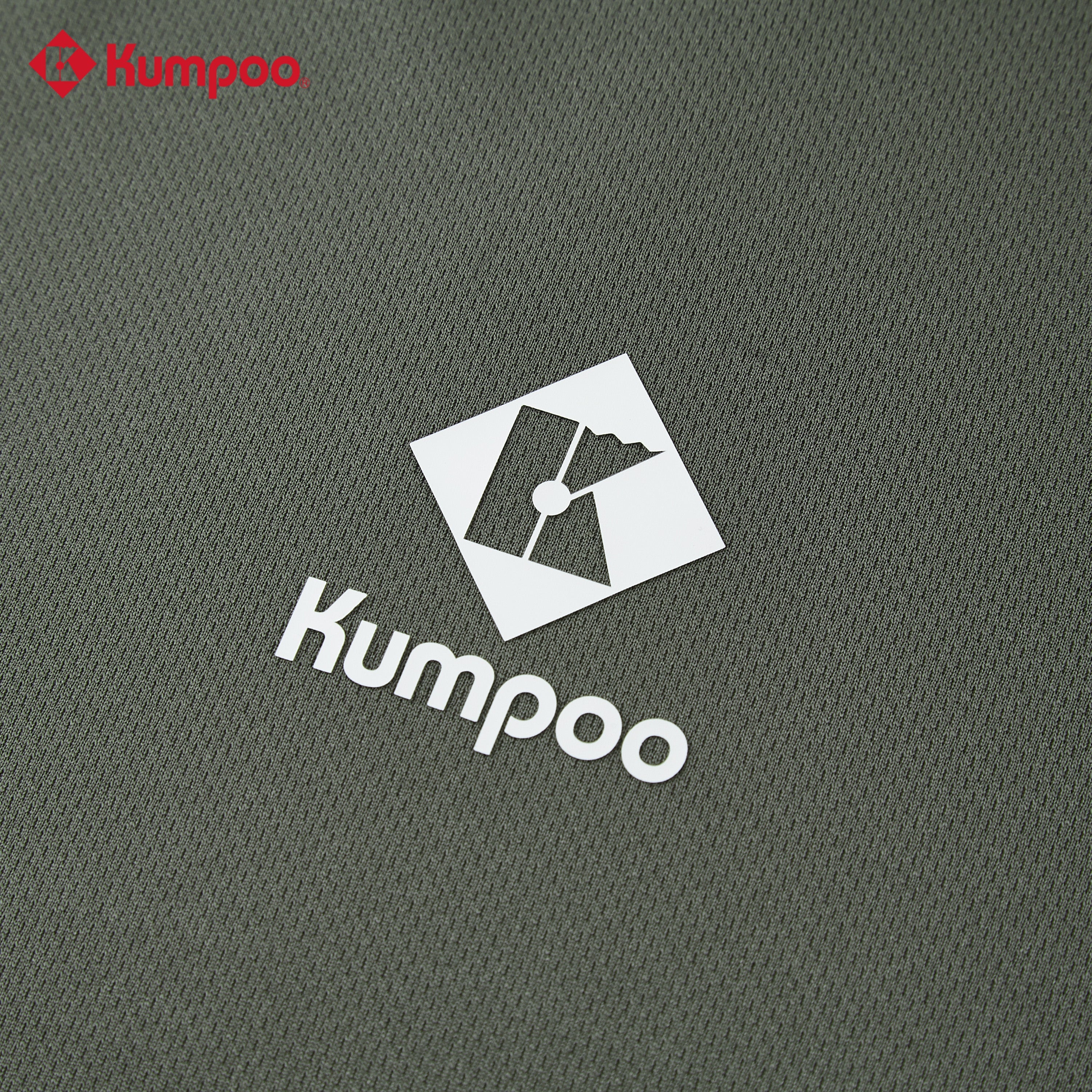 Kumpoo K261U-1224 unisex T-shirt in black, featuring a crew neck and short sleeves, made from comfortable fabric.