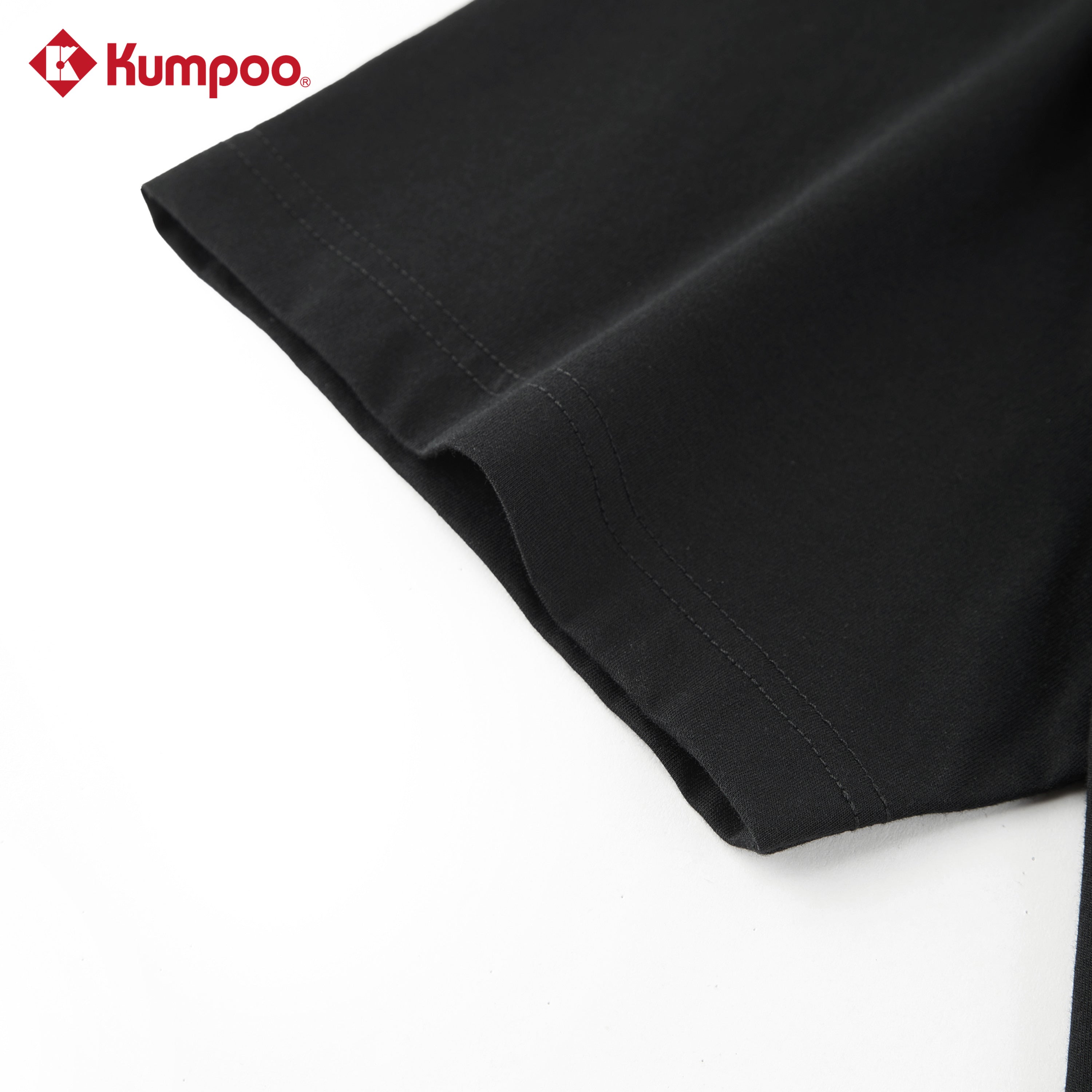 Kumpoo K261M-1171 unisex T-shirt in black, featuring a crew neck and short sleeves, made from soft cotton fabric.